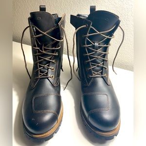 Forma motorcycle boots used once still in great condition